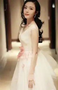 汤晶媚出席发布会新戏为爱痴狂