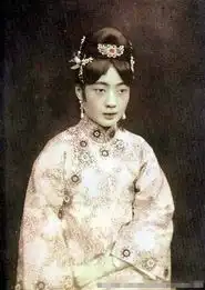 末代皇帝溥仪大婚罕见照
