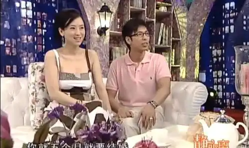 翁虹亲自下厨为女儿庆生,14岁水晶高颜值获赞,一家三口同框合影
