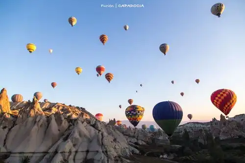 卡帕多西亚旅行指南,体验一场飞屋环游记
