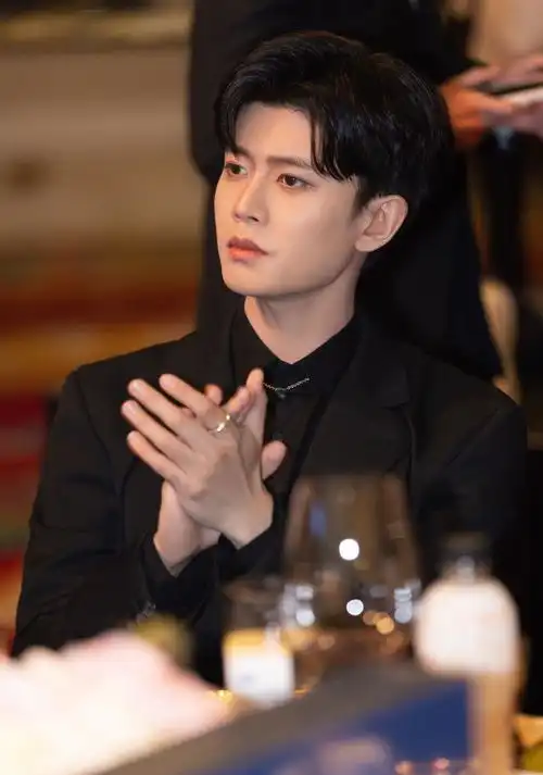 任嘉伦杨颖合作新剧,两位人物设定都很惊喜,就看cp如何了
