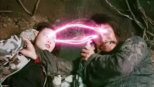 春三十娘对星爷用出催情大法,结果达叔中招了
