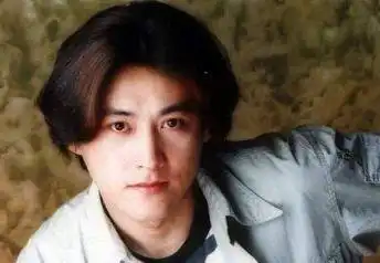 他是猎毒人中最厉害的人,47岁已成国家一级演员,不是侯勇