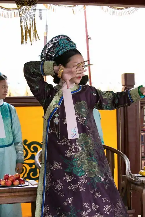 周迅被骂公鸭嗓,深夜喊话拍摄不易,好姐妹谢娜凌晨发文力挺