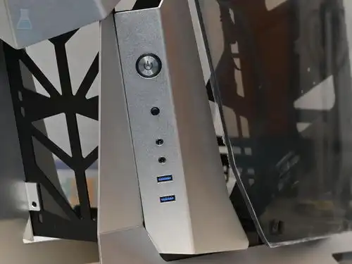 异形爱好者的机箱mod大玩具,大水牛铁血战士机箱体验