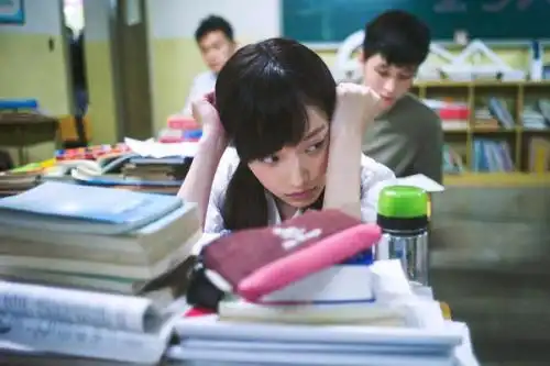 高考前家长如何正确的帮助孩子缓解压力呢
