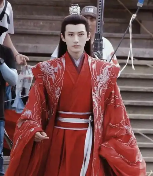 赵丽颖少了一个仿妆博主陈妍希倒贴式秀恩爱刘学义的古装剧要殉了杜淳带妻子入圈当明星辣目洋子被新剧拖累