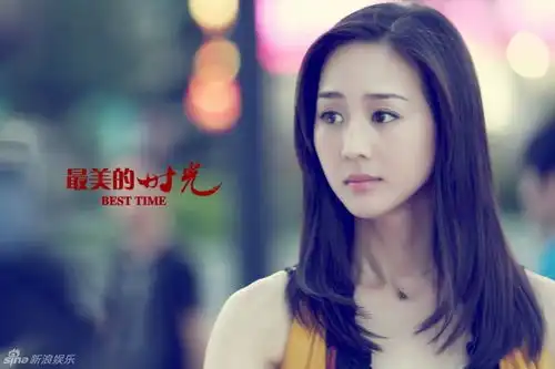 组图时光上演温情时刻贾乃亮张钧甯雨中定情
