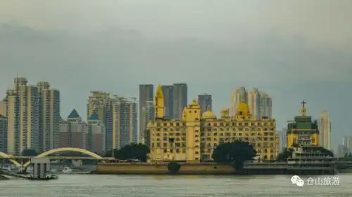 福州版布达佩斯大饭店,粉得很高级
