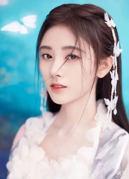 网易云毕业晚会上,我故意搂了一下暗恋对象,她也故意