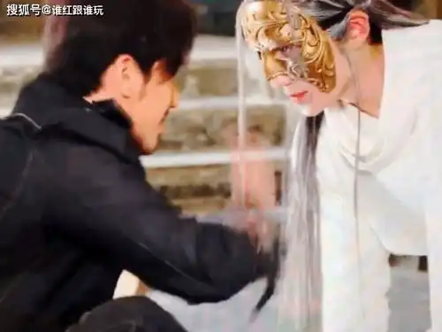 山河令引出镇魂新花絮白宇玩头发,朱一龙对他飞吻