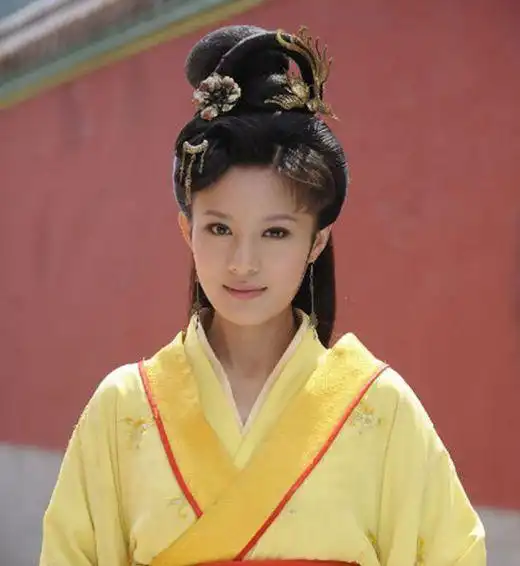 失婚女人邬倩倩年老色衰去整容膝下无子,抚养侄女抱团取暖

