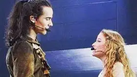 小李子水中激情吻戏,女主超美吻戏罗密欧与朱丽叶
