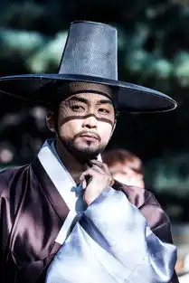 师任堂拍摄现场照公开古装宋承宪魅力依旧
