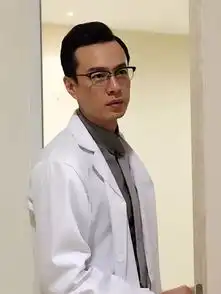 正阳门下后又在小欢喜中演小人,撞脸于波却不温不火
