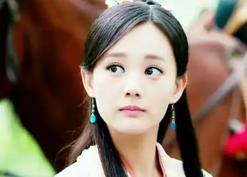 郭靖爱华筝,为何最后娶了黄蓉年少只见黄蓉好,长大才懂她的坏