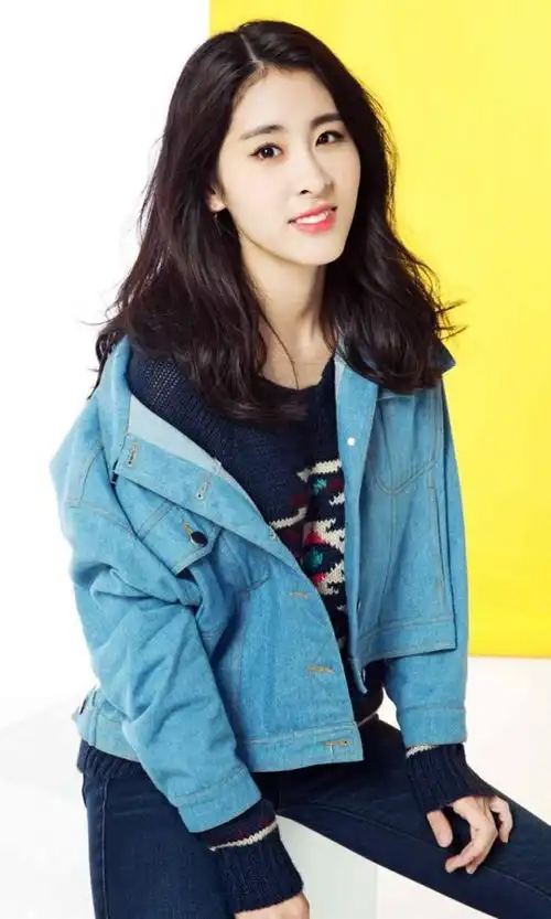 谢娜发文晒图否认封杀张碧晨,聊天截图透露她们和颖宝的关系