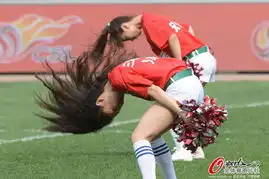 中超第11轮花絮辽宁女球迷看台拍摄艺术照
