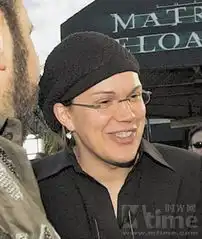 黑客帝国导演变性后首次曝光被疑已经订婚