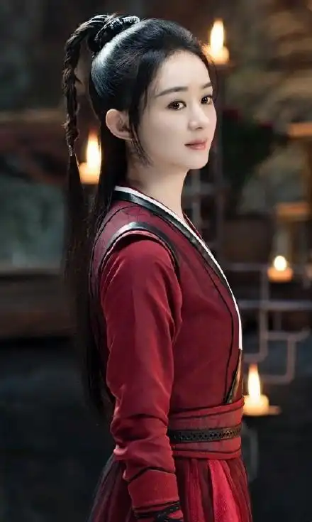 有翡角色剧照,王一博少年感十足,赵丽颖英姿飒爽
