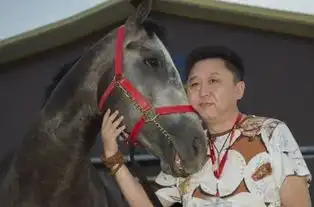 其实除了抽烟喝酒烫头,于谦最爱的还是文玩

