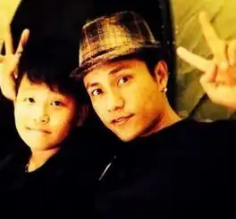 陈坤董洁牵手现身陈坤私生子生母究竟是谁揭董洁激吻门图