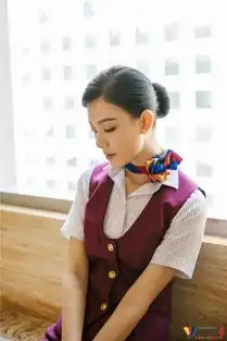 中国机长亮相北影节开幕红毯雅玫空乘造型别致干练

