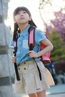 有一种黑,是红黄蓝的黑
