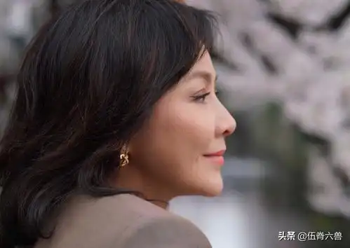 刘嘉玲晒自画照唇红肤白好似年轻10岁,就算画像也是女神