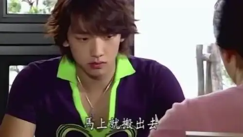 浪漫满屋宋慧乔雇佣rain打扫煮饭,rain一脸小媳妇样,太可爱了
