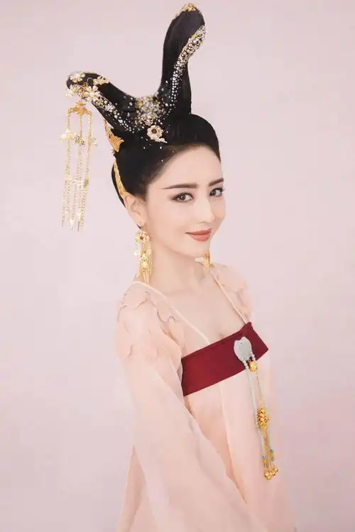佟丽娅携手重庆市歌舞团演绎芒种丫丫真的太美了
