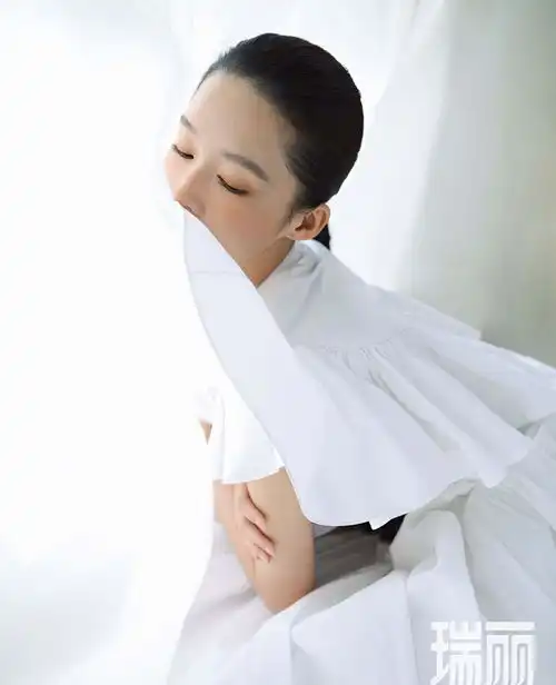 李沁每一次出场都惊艳橘子汽水晒伤妆太迷人,清冷气质好绝