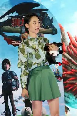 组图白百何献声驯龙高手2盼被儿子崇拜
