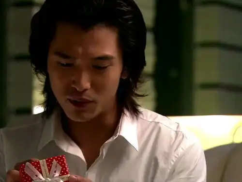 佳期如梦灰姑娘送总裁生日礼物,两人爱意浓浓,太甜蜜了