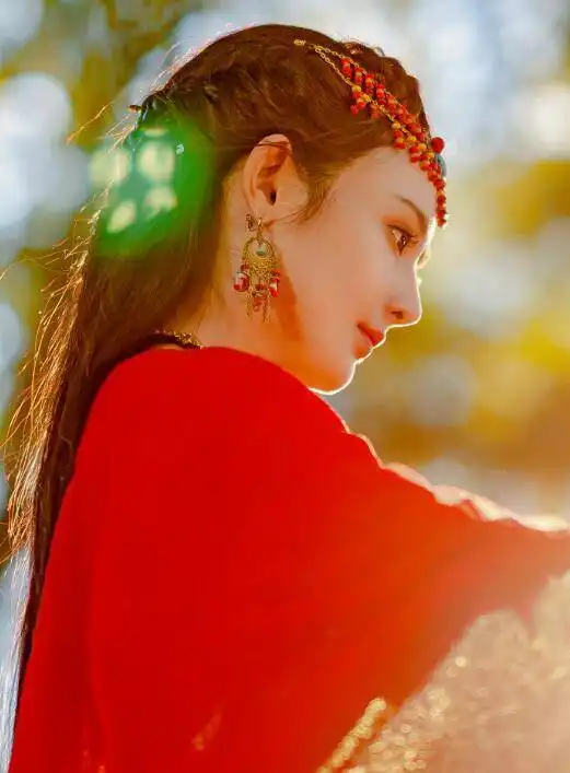 9大女星红衣古装,林心如李沁赵丽颖热巴杨幂,谁最美艳最妖娆

