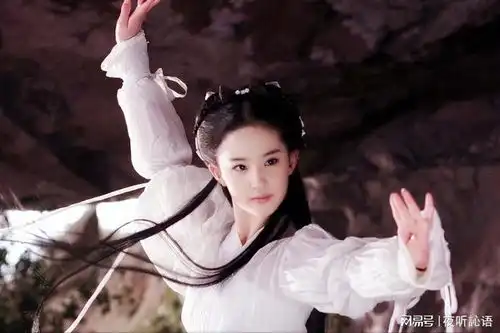 同样演小龙女,把李若彤刘亦菲和陈妍希放一起看,差别就出来了