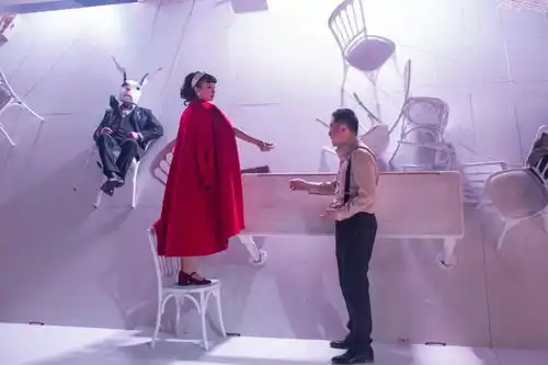 玩偶之家一段失衡婚姻的自我消解