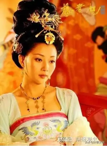 756年的深夜,38岁的杨贵妃正在侍寝
