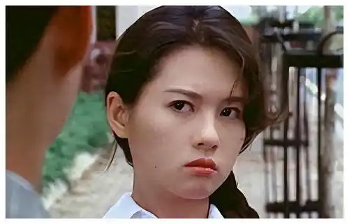 玉女掌门荣耀绽放,遭友人陷害与丈夫共谋,如今她狠甩出轨男
