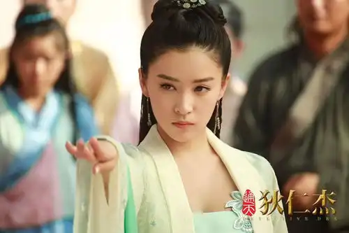 在通天狄仁杰中阚清子所穿的古装是唐朝应该有的吗还有这是什么服装
