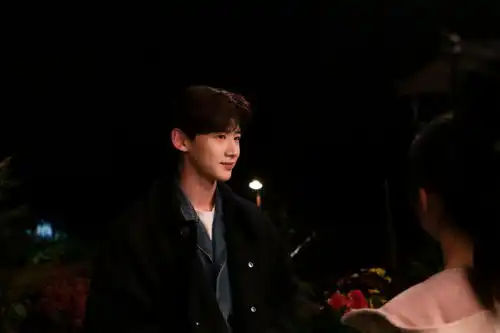 组图白敬亭谭松韵晒剧组花絮照分享对方镜头下的自己