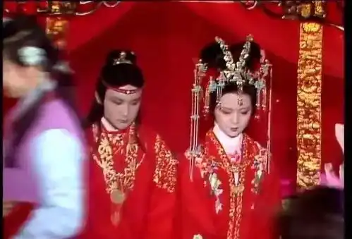 87版红楼梦婚嫁场面,探春远嫁场面大,林黛玉凤冠霞帔最美
