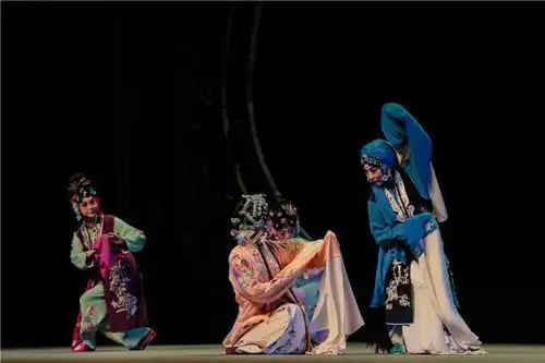 经典秦腔锁麟囊今晚亮相将一展京剧神韵秦腔风采
