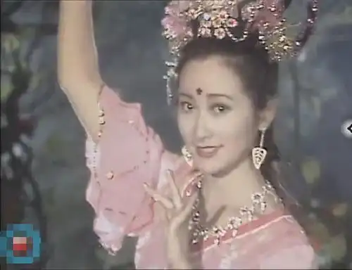 西游记珍贵剧照本是妩媚柔情的女妖精,却因唐僧被猪八戒打死