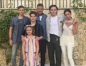 贝克汉姆在韩国受怠慢,同台女团迟到20分钟,记者气愤离场