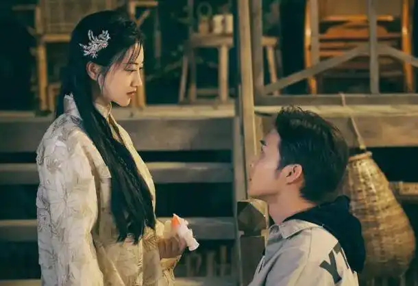 司藤导演新作品如月来袭,男主高伟光,女主意想不到