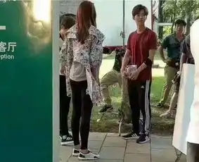 鹿晗和关晓彤一同现身高铁站惹争议,不敢并肩同行是身高差太明显