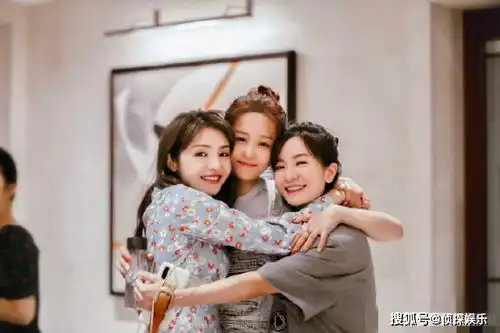 回忆杀新还珠主演重聚,小燕子紫薇含香贴脸亲亲超有爱
