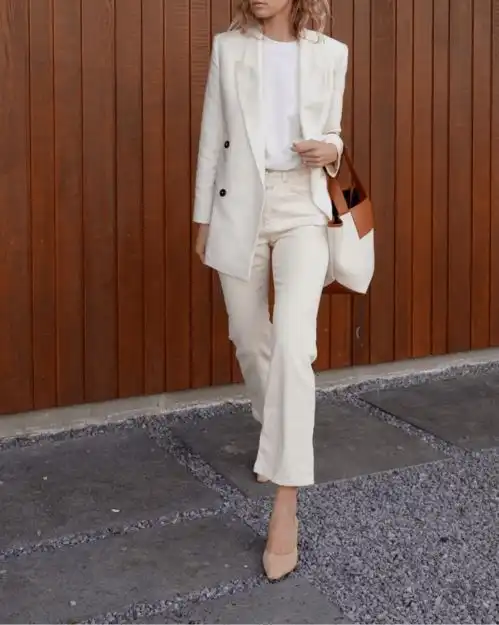 为什么法国女士都爱穿微喇牛仔裤