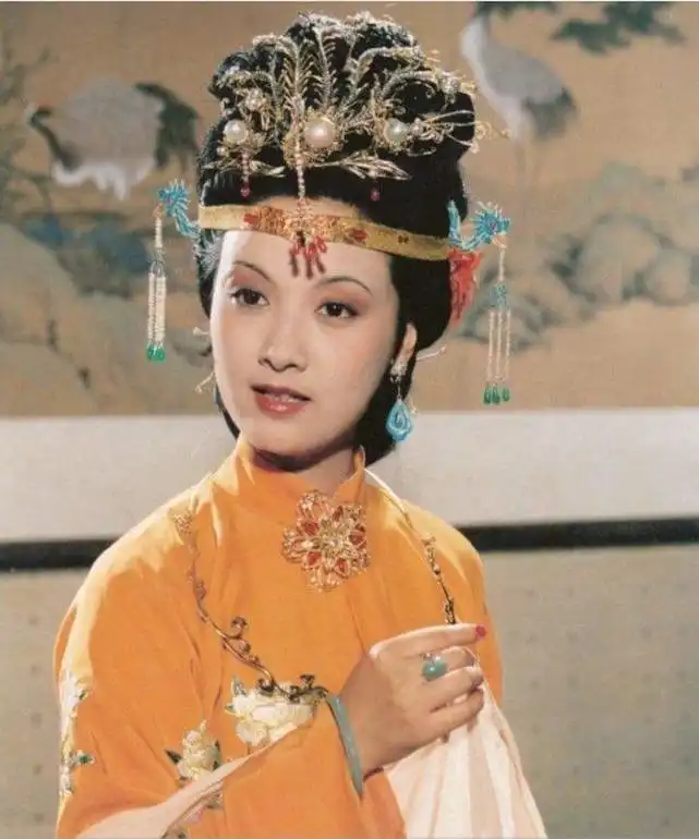 87版红楼梦演员合体庆圣诞,贾宝玉王熙凤变化大,可惜不见陈晓旭